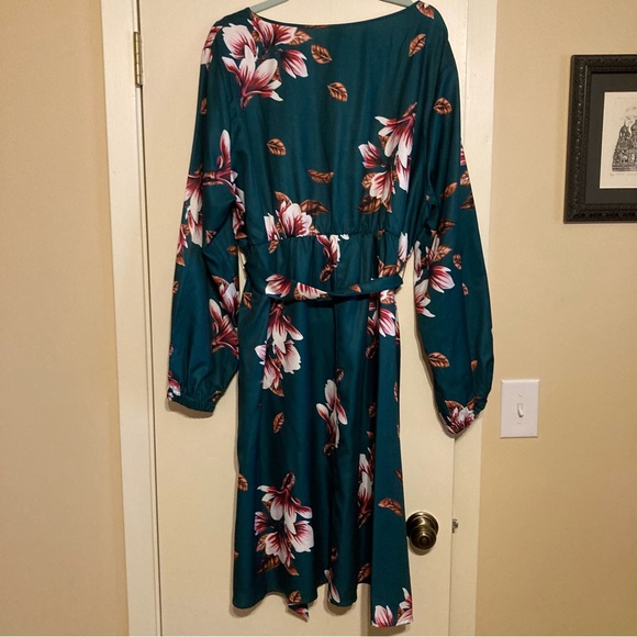 Emory Rose plus floral print lantern sleeve dress - Picture 5 of 8